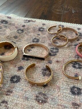 henri bendel jewelry.